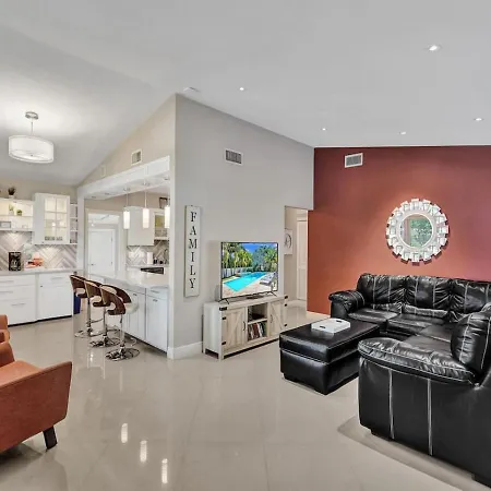Lush And Quiet Oasis For 7, Pool, Close To Beach